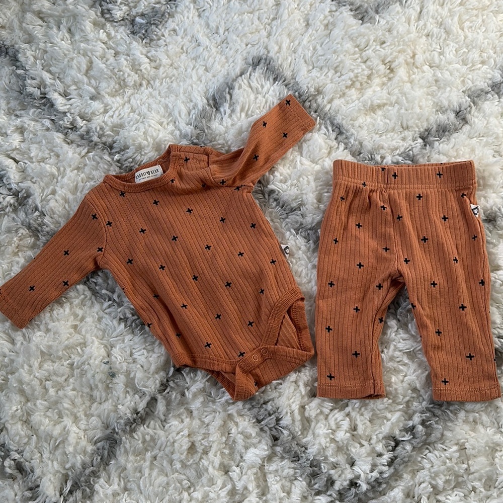 Rabbit + Bear 100% organic cotton 0-3M 2 piece set NWOT